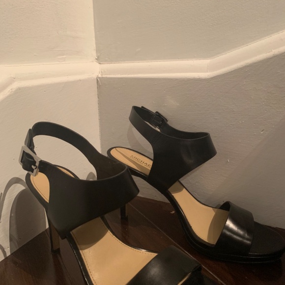Michael Kors Platform Sandal - Picture 4 of 5